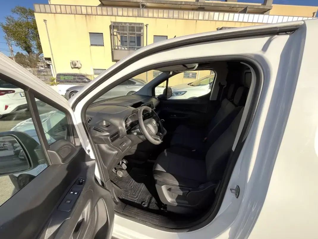 Toyota 2021 - 13950 EUR, 115000 km - AUTO.MOTO.pt - 115000km - foto 10 de 30