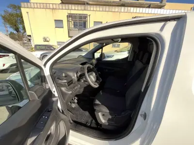 Toyota 2021 - 13950 EUR, 115000 km - AUTO.MOTO.pt - 115000km - foto 10 de 30