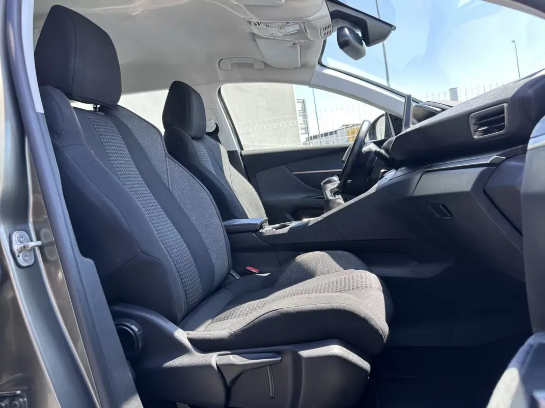 Peugeot 5008 2017 - 13900 EUR, 200000 km - AUTO.MOTO.pt - 200000km - foto 35 de 49