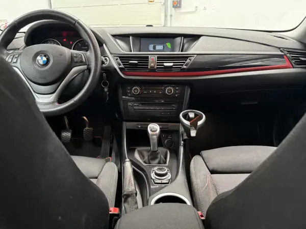 BMW X1 2015 - 16490 EUR, 255000 km - AUTO.MOTO.pt - 255000km - foto 15 de 31