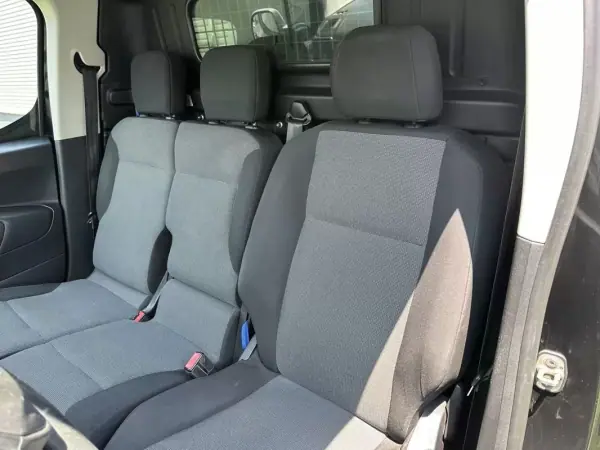 Peugeot Partner 1.5HDI 3lugares 2019 - 12900 EUR, 117000 km - AUTO.MOTO.pt - 117000km - foto 19 de 52