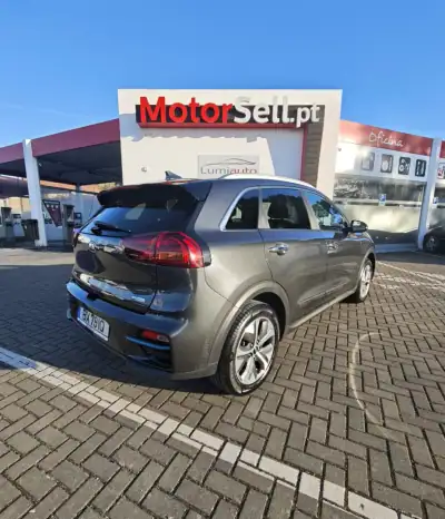 Kia e-Niro 2021 - 24400 EUR, 81000 km - AUTO.MOTO.pt - 81000km - foto 3 de 13