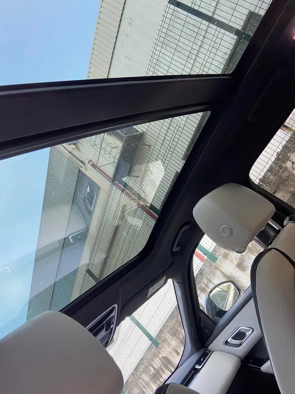 Land Rover Range Rover Velar 2017 - 38500 EUR, 1000 km - 1000km - foto 11 de 11