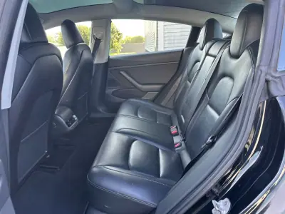 Tesla Model 3 2019 - 19900 EUR, 270000 km - AUTO.MOTO.pt - 270000km - foto 44 de 53