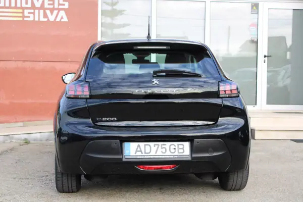 Peugeot e-208 2020 - 13990 EUR, 144000 km - AUTO.MOTO.pt - 144000km - foto 9 de 30