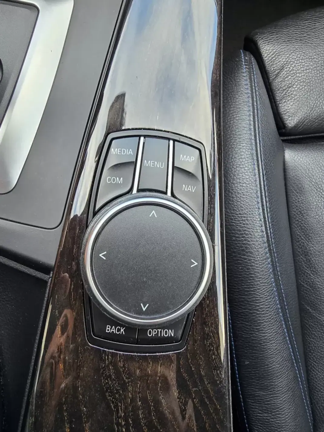 BMW 318 2018 - 19950 EUR, 170000 km - AUTO.MOTO.pt - 170000km - foto 14 de 18