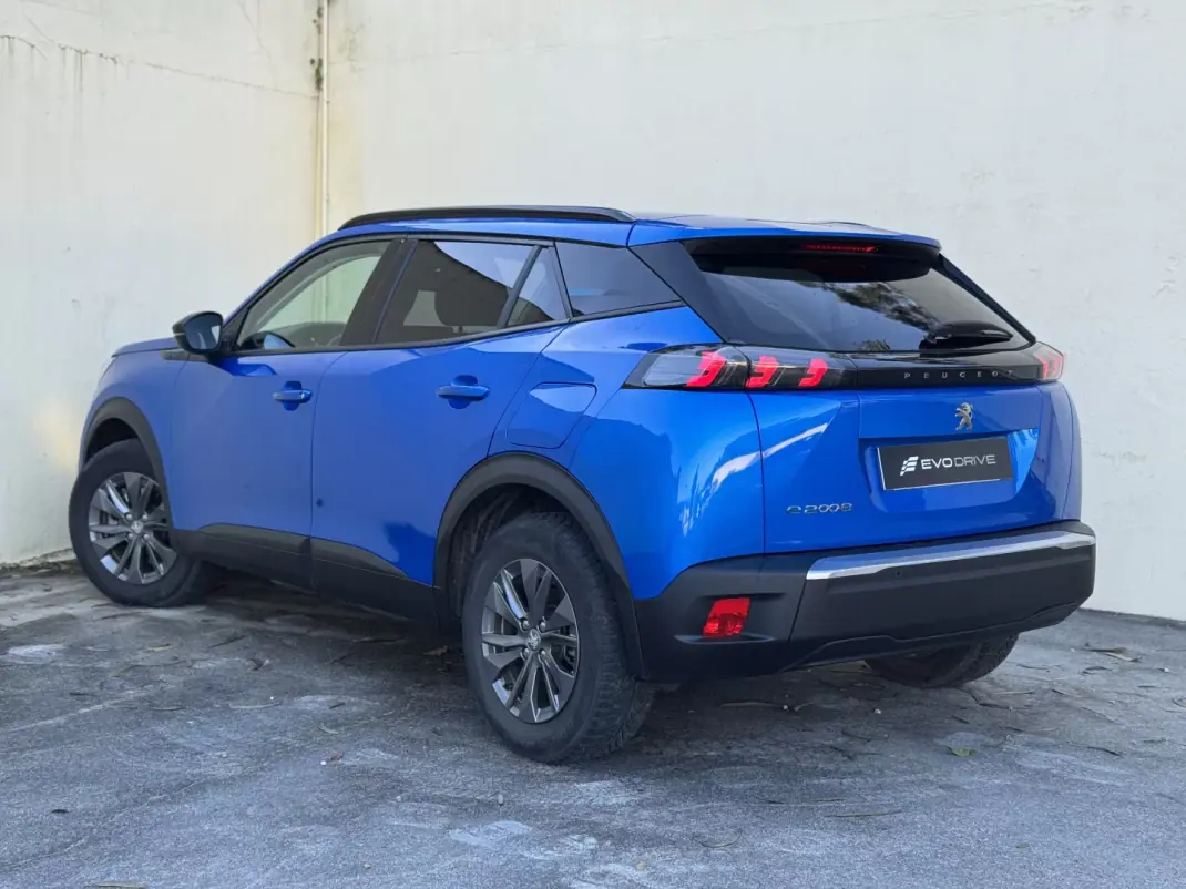 Peugeot e-2008 2022 - 16990 EUR, 109000 km - AUTO.MOTO.pt - 109000km - foto 2 de 12