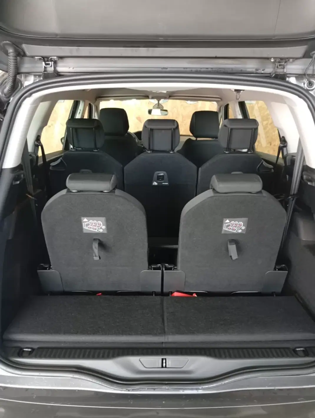 Citroën C4 Spacetourer 2021 - 18900 EUR, 81600 km - AUTO.MOTO.pt - 81600km - foto 18 de 20
