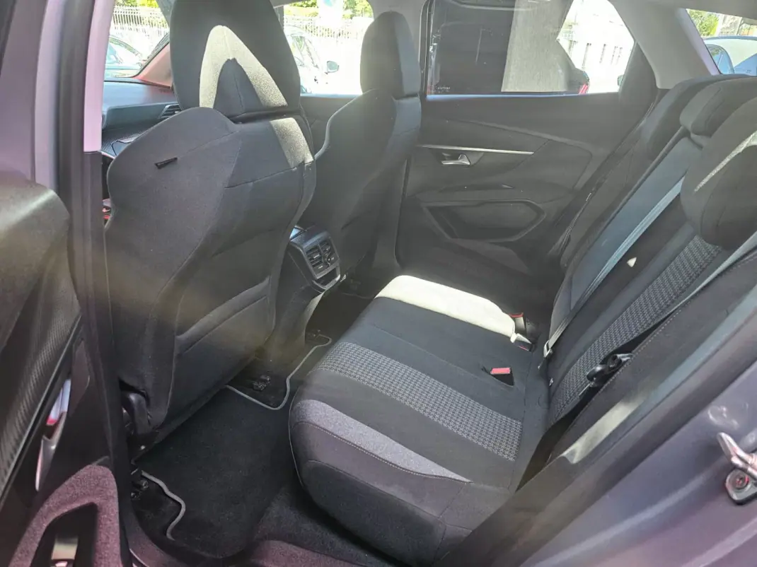 Peugeot 3008 2020 - 13999 EUR, 104000 km - AUTO.MOTO.pt - 104000km - foto 9 de 14