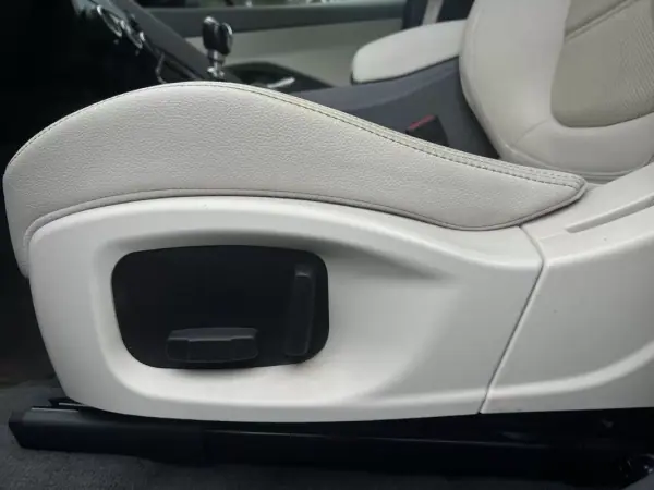 Jaguar E-Pace 2018 - 29750 EUR, 77000 km - AUTO.MOTO.pt - 77000km - foto 34 de 53