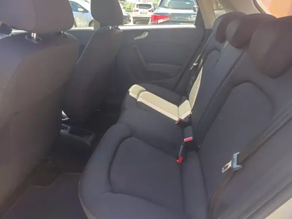 Audi A1 Sportback 2013 - 9500 EUR, 141870 km - AUTO.MOTO.pt - 141870km - foto 11 de 12