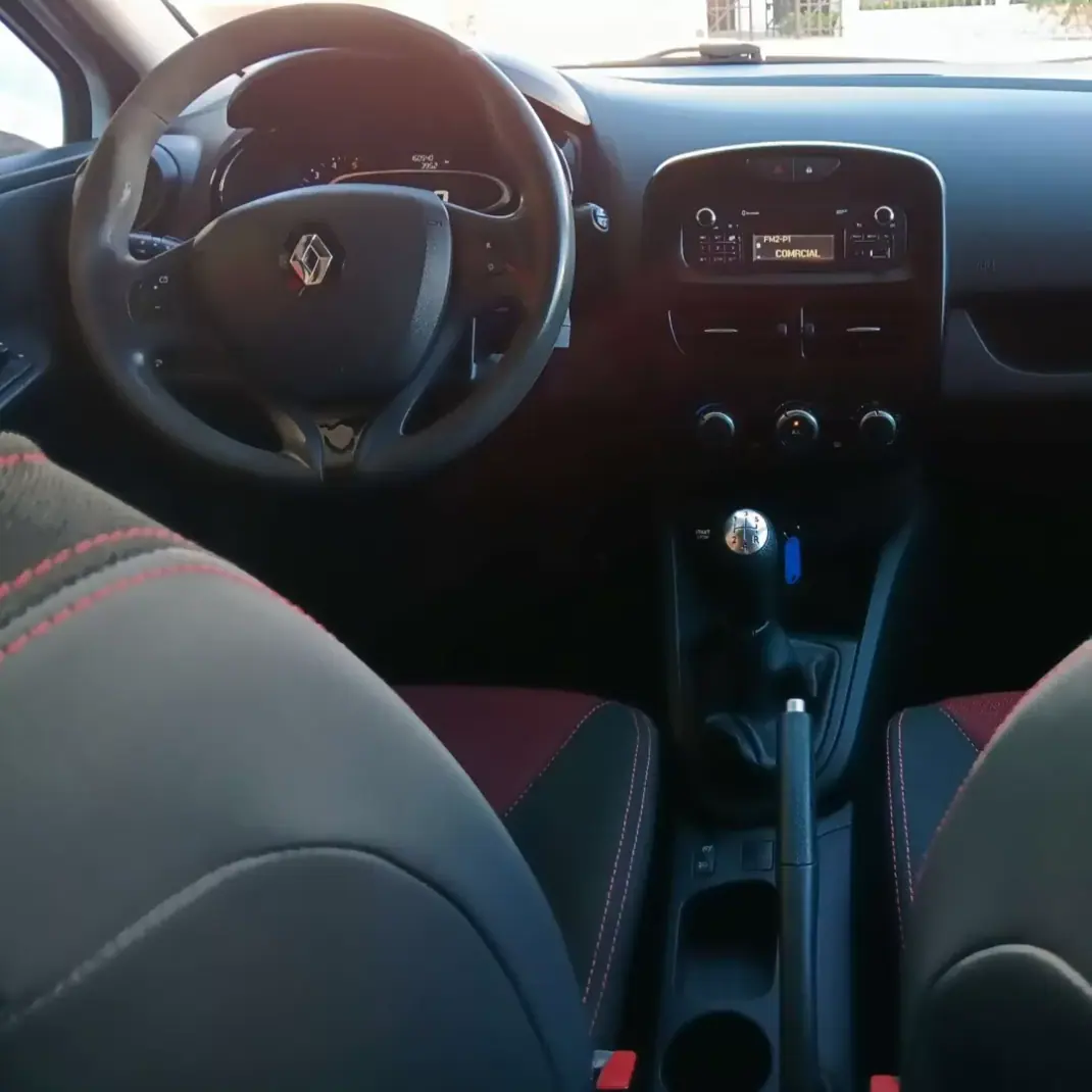 Renault Clio Sport Tourer 2015 - 9490 EUR, 163864 km - AUTO.MOTO.pt - 163864km - foto 6 de 8