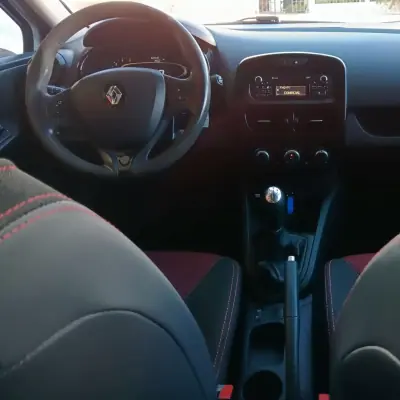Renault Clio Sport Tourer 2015 - 9490 EUR, 163864 km - AUTO.MOTO.pt - 163864km - foto 6 de 8