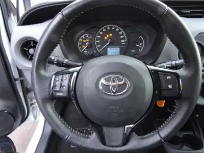 Toyota YARIS BIZZ (NLP 1.0 VVT-i 1.0) 2019 - 11000 EUR, 215000 km - AUTO.MOTO.pt - 215000km - foto 7 de 9