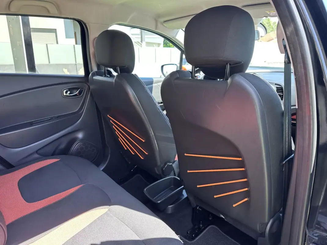 Renault Captur 2014 - 9900 EUR, 217000 km - AUTO.MOTO.pt - 217000km - foto 50 de 60