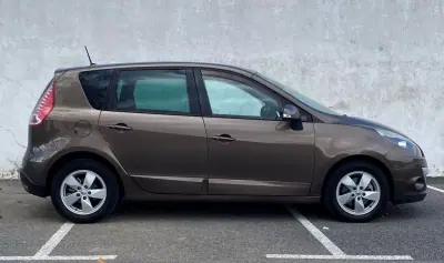 Renault Scénic 2010 - 7240 EUR, 176000 km - AUTO.MOTO.pt - 176000km - foto 8 de 19