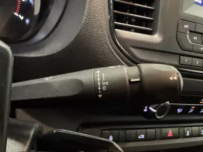 Opel COMBO 2020 - 15500 EUR, 150000 km - AUTO.MOTO.pt - 150000km - foto 9 de 16