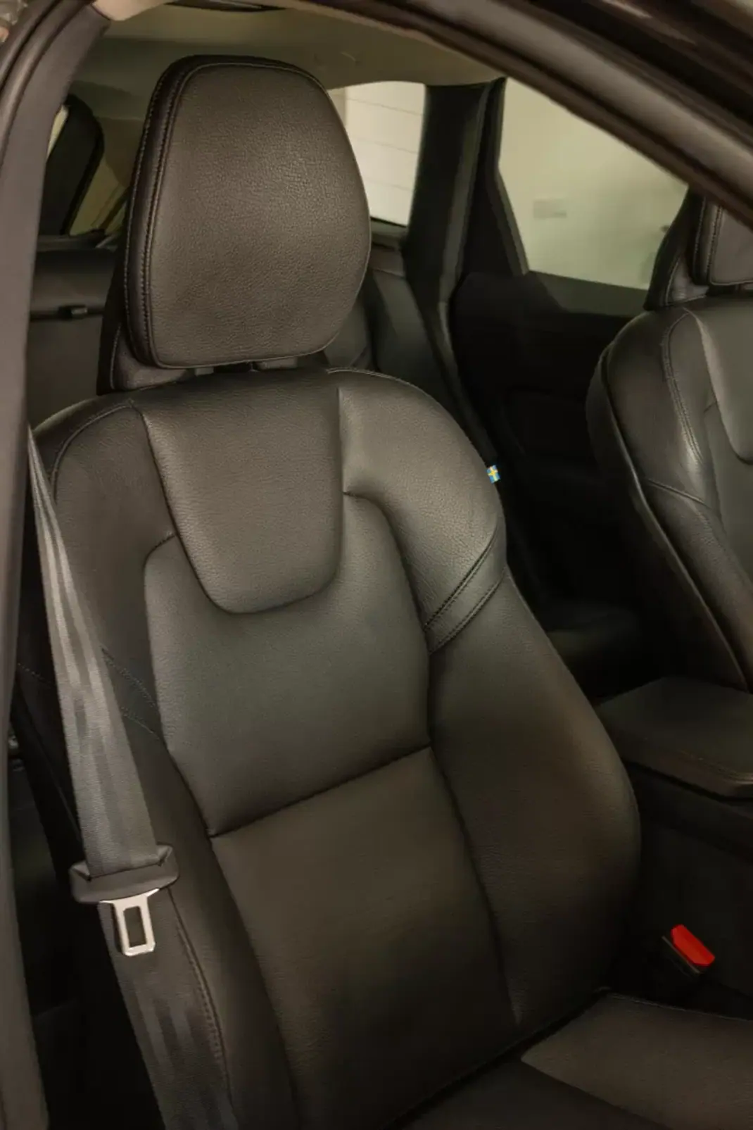 Volvo XC 60 2022 - 44900 EUR, 74400 km - AUTO.MOTO.pt - 74400km - foto 17 de 27
