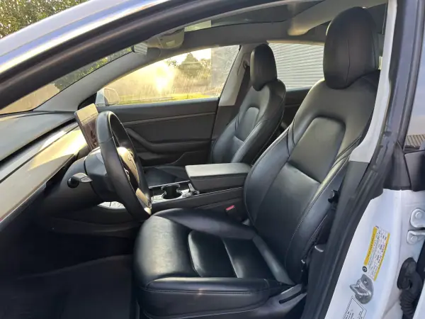 Tesla Model 3 2019 - 24900 EUR, 170000 km - 170000km - foto 23 de 49