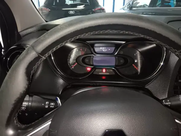 Renault Captur 2016 - 11950 EUR, 88000 km - AUTO.MOTO.pt - 88000km - foto 8 de 14