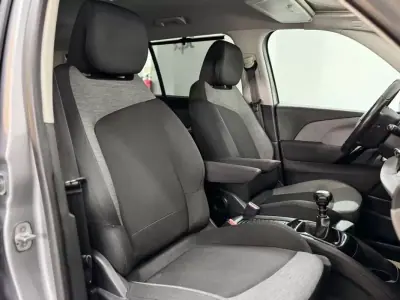 Citroën C4 Grand Picasso 2018 - 11500 EUR, 154000 km - AUTO.MOTO.pt - 154000km - foto 54 de 57