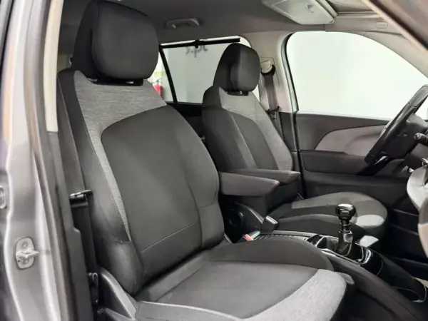 Citroën C4 Grand Picasso 2018 - 11500 EUR, 154000 km - AUTO.MOTO.pt - 154000km - foto 54 de 57