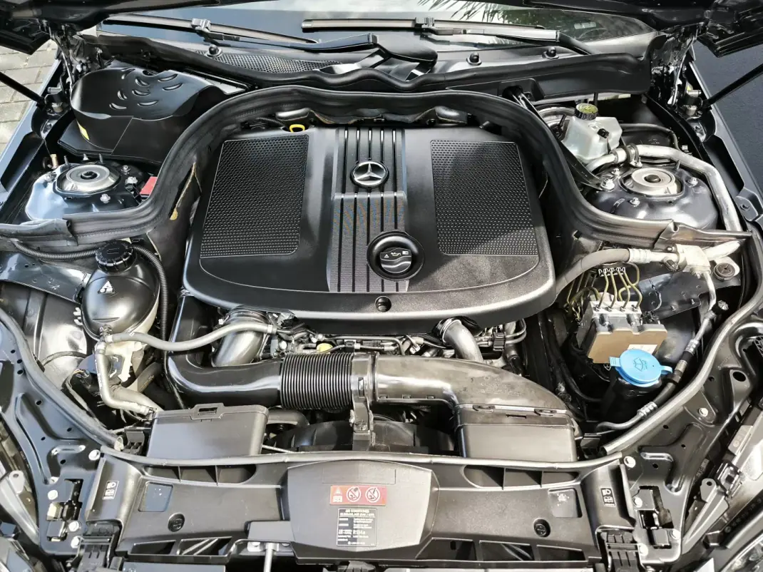 Mercedes-Benz E 250 2013 - 12950 EUR, 369000 km - AUTO.MOTO.pt - 369000km - foto 38 de 41