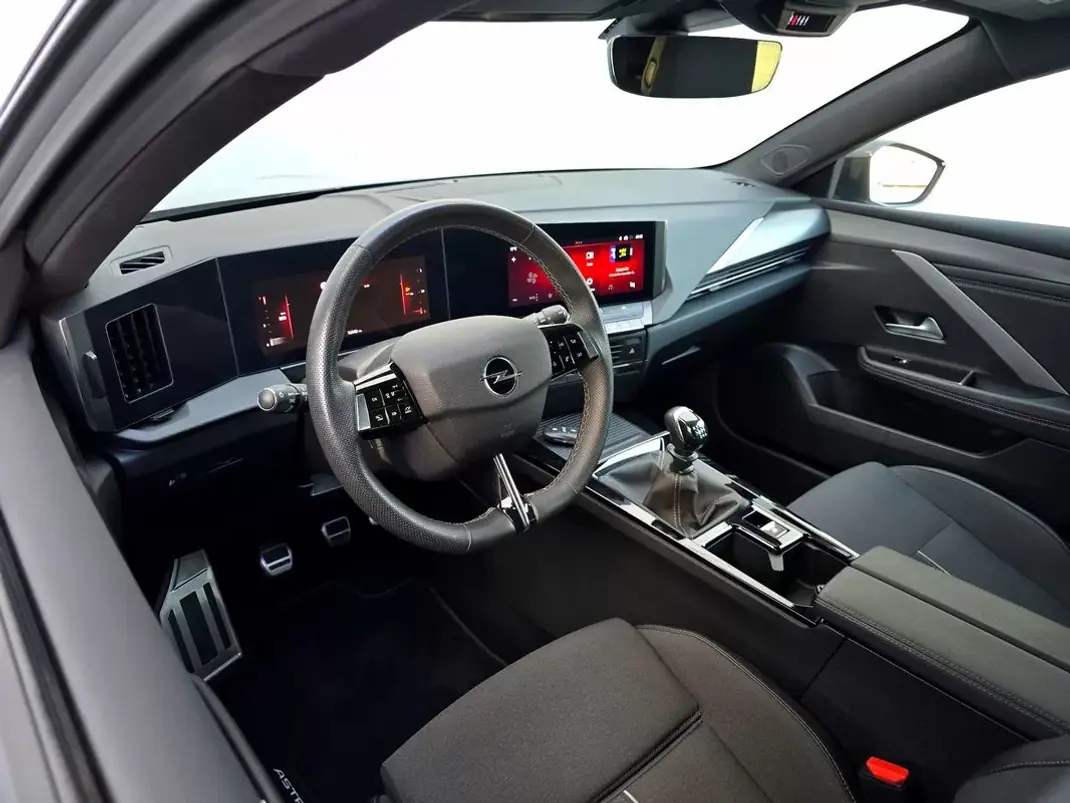 Opel Astra 2023 - 19900 EUR, 16940 km - AUTO.MOTO.pt - 16940km - foto 16 de 39