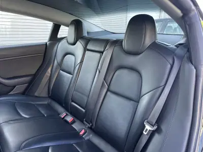Tesla Model 3 2019 - 19900 EUR, 270000 km - AUTO.MOTO.pt - 270000km - foto 31 de 53