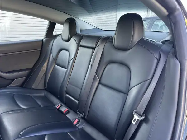 Tesla Model 3 2019 - 19900 EUR, 270000 km - AUTO.MOTO.pt - 270000km - foto 31 de 53