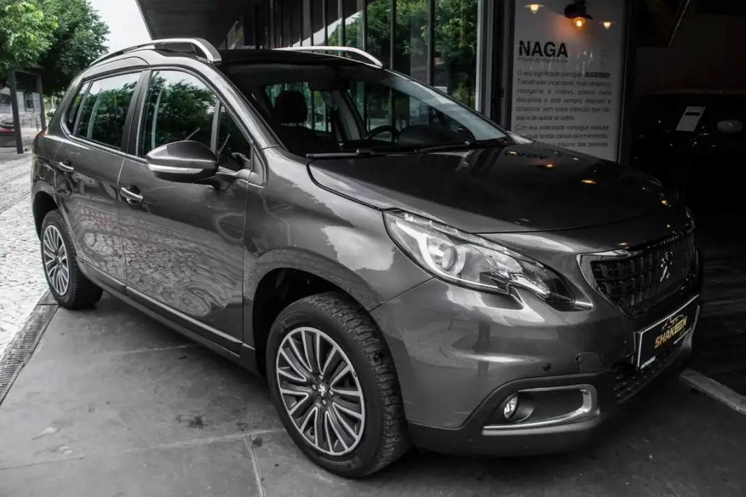 Peugeot 2008 2018 - 8750 EUR, 72668 km - AUTO.MOTO.pt - 72668km - foto 6 de 39