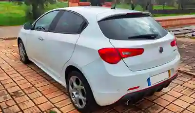 Alfa Romeo Giulietta 2019 - 14900 EUR, 163000 km - AUTO.MOTO.pt - 163000km - foto 3 de 15