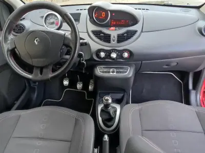 Renault Twingo 2009 - 11700 EUR, 145500 km - AUTO.MOTO.pt - 145500km - foto 9 de 15