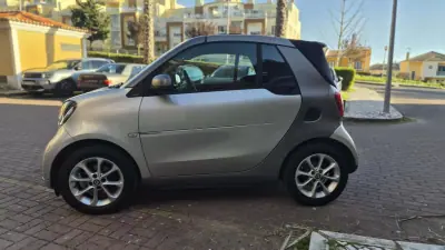 Smart Fortwo Cabrio 2017 - 12480 EUR, 84000 km - AUTO.MOTO.pt - 84000km - foto 16 de 17