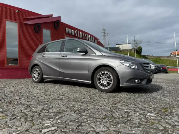 Mercedes-Benz B 180 2014 - 11900 EUR, 259000 km - AUTO.MOTO.pt - 259000km - foto 5 de 17