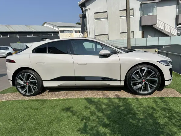 Jaguar I-Pace 2018 - 27900 EUR, 113000 km - AUTO.MOTO.pt - 113000km - foto 15 de 59