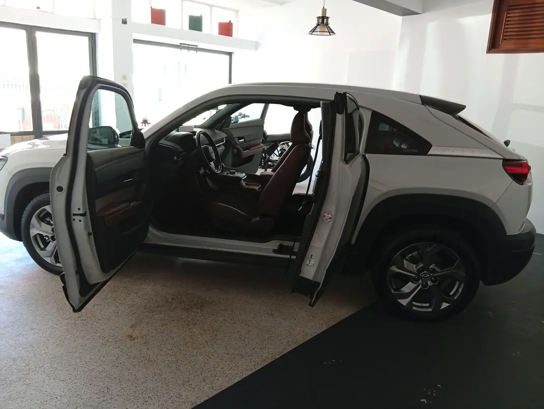 Mazda MX-30 2020 - 13600 EUR, 152078 km - 152078km - foto 4 de 12