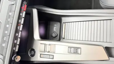 Peugeot 308 2025 - 24500 EUR, 7700 km - AUTO.MOTO.pt - 7700km - foto 16 de 21