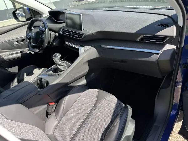 Peugeot 3008 2018 - 14900 EUR, 200000 km - AUTO.MOTO.pt - 200000km - foto 52 de 63