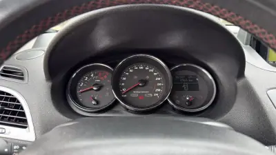 Renault Mégane Sport Tourer 2013 - 9950 EUR, 182000 km - AUTO.MOTO.pt - 182000km - foto 25 de 41