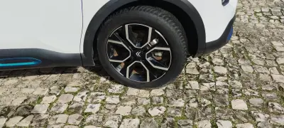 Citroën e-C4 X 2023 - 22500 EUR, 9760 km - AUTO.MOTO.pt - 9760km - foto 12 de 29