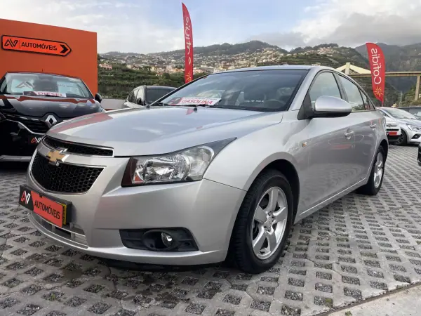Chevrolet Cruze 2010 - 6950 EUR, 99232 km - AUTO.MOTO.pt - 99232km - foto 3 de 12