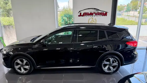Ford Focus SW 2022 - 15999 EUR, 101021 km - AUTO.MOTO.pt - 101021km - foto 10 de 34