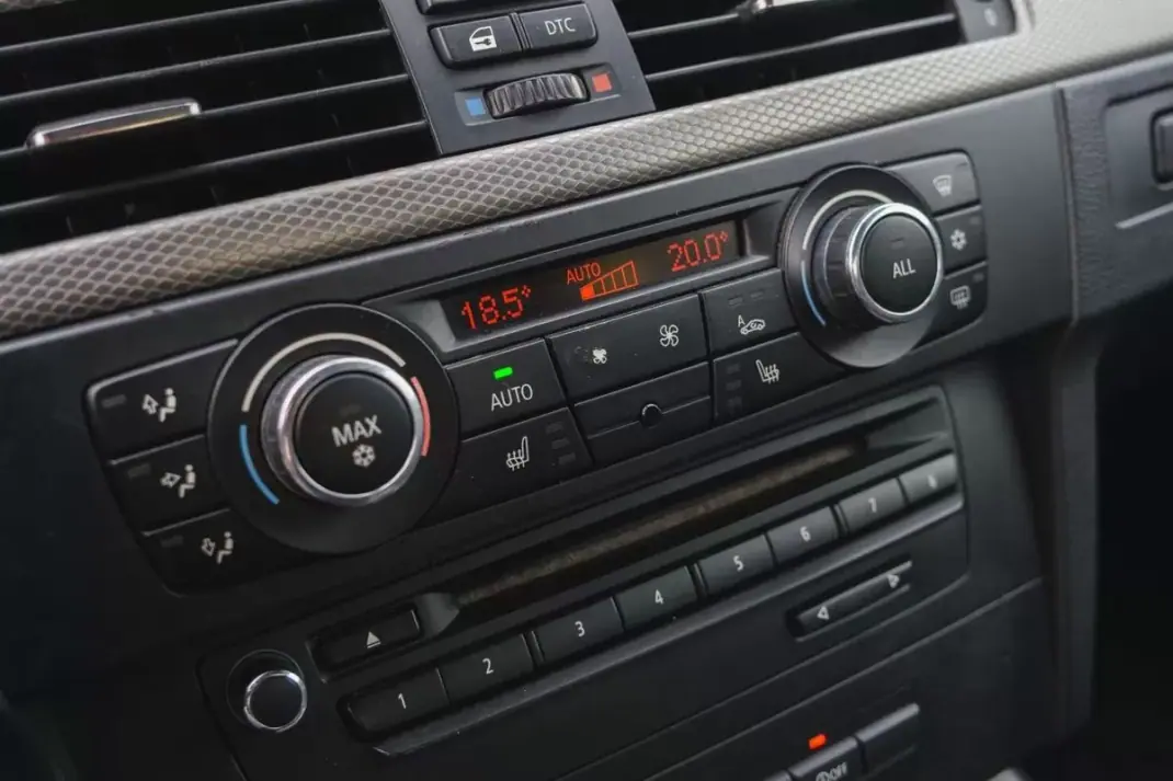 BMW 320 2016 - 18900 EUR, 230000 km - AUTO.MOTO.pt - 230000km - foto 18 de 28