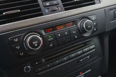 BMW 320 2016 - 18900 EUR, 230000 km - AUTO.MOTO.pt - 230000km - foto 18 de 28