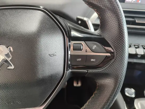 Peugeot 3008 2018 - 19650 EUR, 79000 km - AUTO.MOTO.pt - 79000km - foto 28 de 37