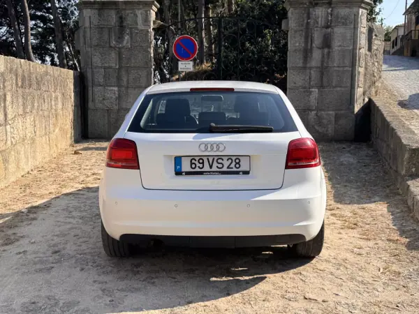 Audi A3 2010 - 7000 EUR, 243200 km - AUTO.MOTO.pt - 243200km - foto 4 de 12