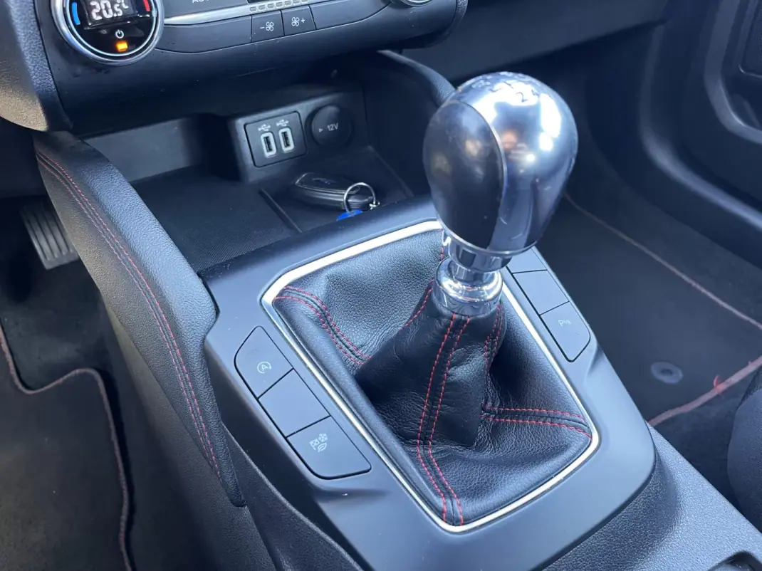 Ford Kuga 2022 - 17990 EUR, 85480 km - AUTO.MOTO.pt - 85480km - foto 19 de 22