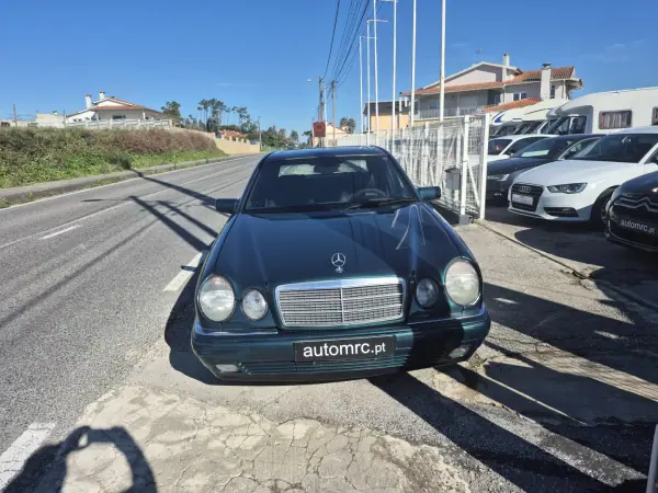 Mercedes-Benz E 220 1997 - 3900 EUR, 500000 km - AUTO.MOTO.pt - 500000km - foto 4 de 28