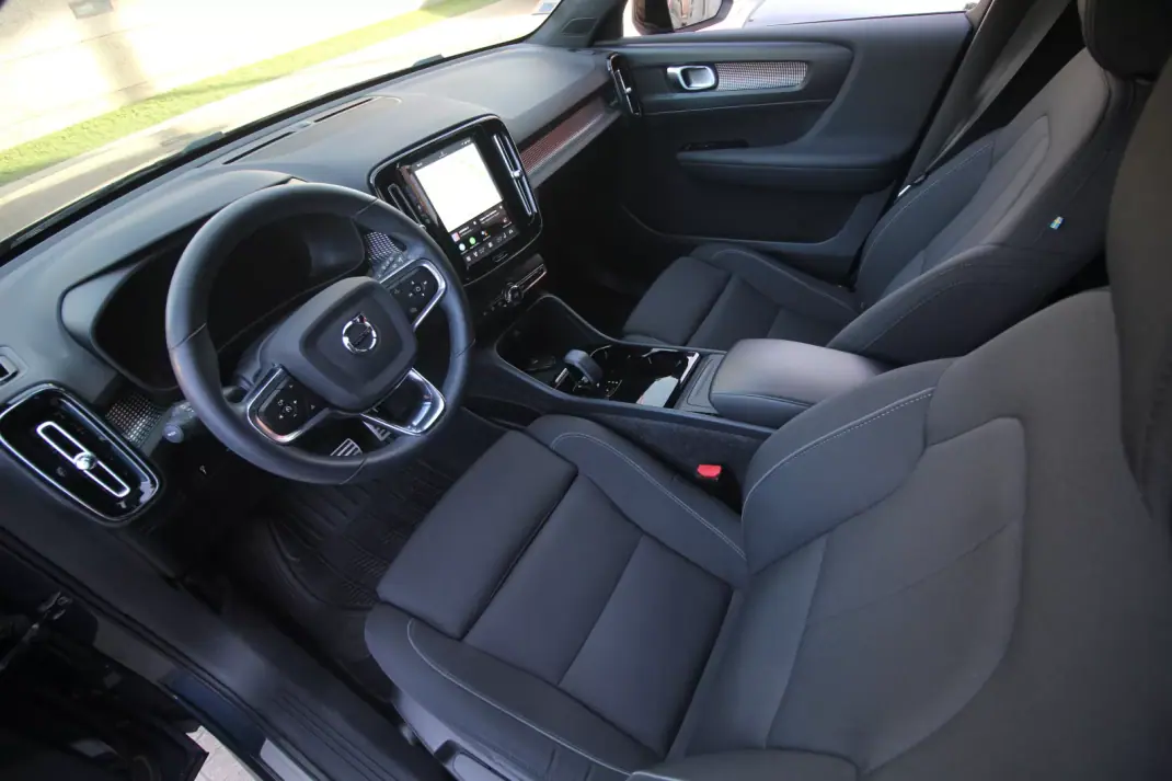 Volvo XC 40 2022 - 26000 EUR, 124000 km - AUTO.MOTO.pt - 124000km - foto 17 de 28